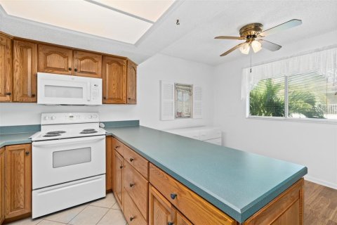 Condo in Cape Canaveral, Florida, 2 bedrooms  № 1855764 - photo 10