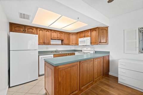 Condo in Cape Canaveral, Florida, 2 bedrooms  № 1855764 - photo 5