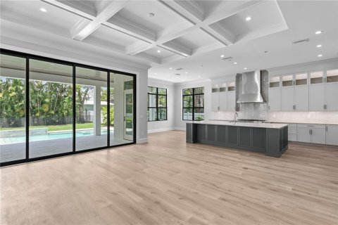 House in Tampa, Florida 5 bedrooms, 366.96 sq.m. № 891439 - photo 27