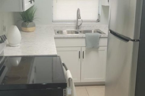 Immobilier commercial à vendre à Vero Beach, Floride: 145.67 m2 № 2081816 - photo 3