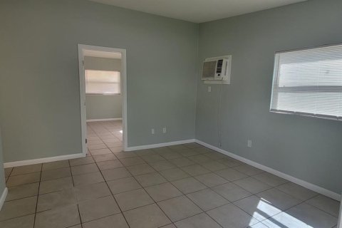 Immobilier commercial à vendre à Vero Beach, Floride: 145.67 m2 № 2081816 - photo 8