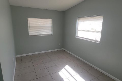 Immobilier commercial à vendre à Vero Beach, Floride: 145.67 m2 № 2081816 - photo 7