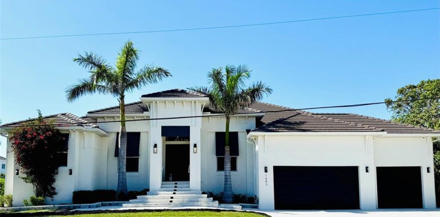 House in Sarasota, Florida 4 bedrooms, 285.86 sq.m. № 1666965