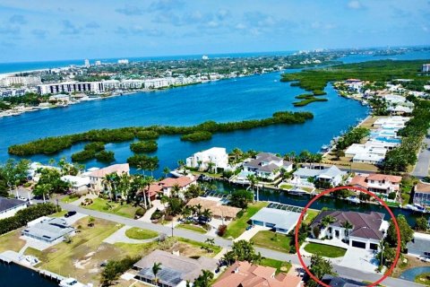 House in Sarasota, Florida 4 bedrooms, 285.86 sq.m. № 1666965 - photo 3
