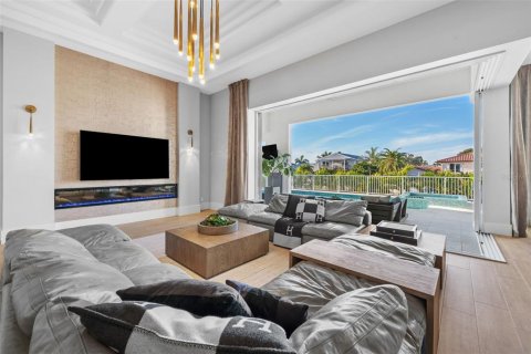 House in Sarasota, Florida 4 bedrooms, 285.86 sq.m. № 1666965 - photo 8