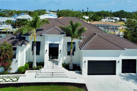 House in Sarasota, Florida 4 bedrooms, 285.86 sq.m. № 1666965 - photo 4