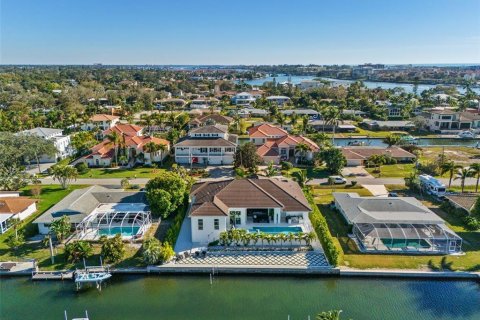 House in Sarasota, Florida 4 bedrooms, 285.86 sq.m. № 1666965 - photo 2
