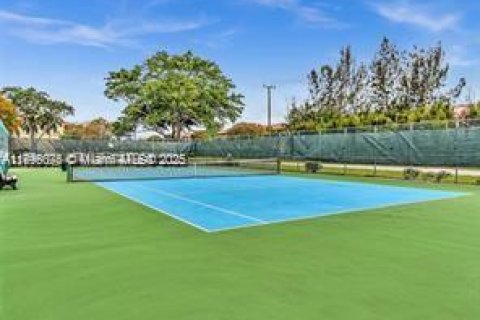 Condominio en venta en Pembroke Pines, Florida, 1 dormitorio, 75.34 m2 № 1947774 - foto 6