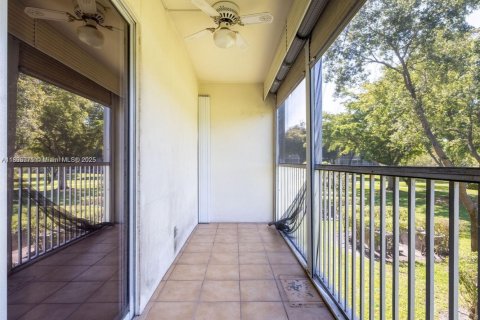 Condominio en venta en Pembroke Pines, Florida, 1 dormitorio, 75.34 m2 № 1947774 - foto 18