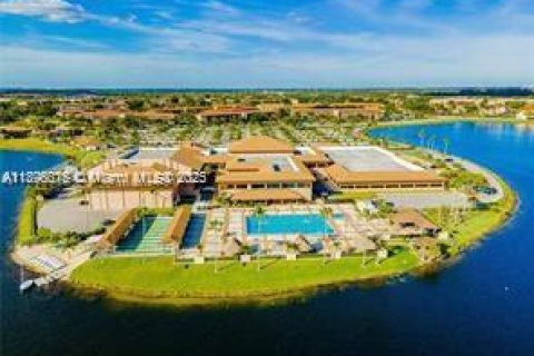 Condominio en venta en Pembroke Pines, Florida, 1 dormitorio, 75.34 m2 № 1947774 - foto 2