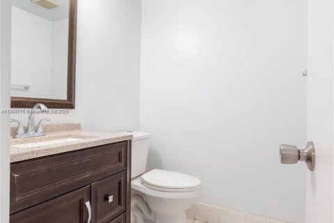 Condominio en venta en Pembroke Pines, Florida, 1 dormitorio, 75.34 m2 № 1947774 - foto 14