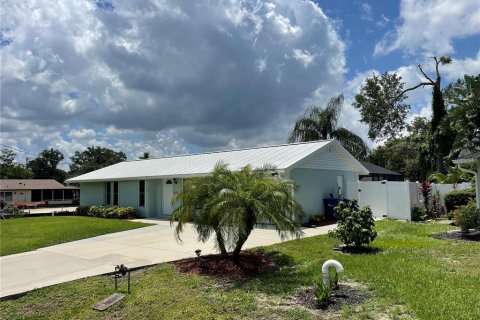 Casa en alquiler en Sarasota, Florida, 3 dormitorios, 128.39 m2 № 2227974 - foto 2