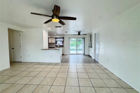 Casa en alquiler en Sarasota, Florida, 3 dormitorios, 128.39 m2 № 2227974 - foto 4
