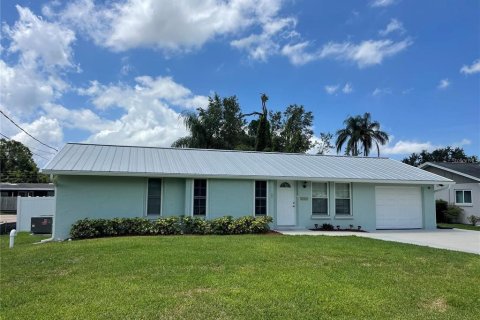 House in Sarasota, Florida 3 bedrooms, 128.39 sq.m. № 2227974