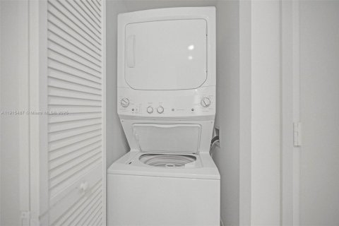 Снять в аренду кондоминиум в Майами, Флорида 1 спальня, 67.35м2, № 2082476 - фото 12