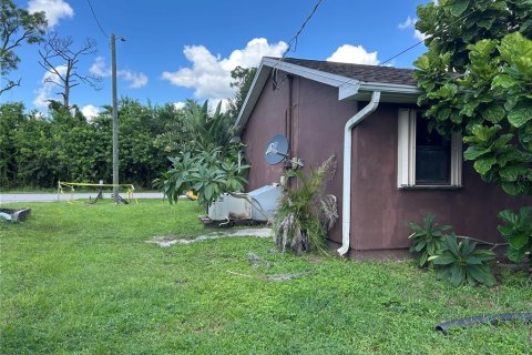 House in Port Charlotte, Florida 3 bedrooms, 146.79 sq.m. № 1881000 - photo 3