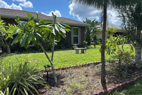 Casa en venta en Port Charlotte, Florida, 3 dormitorios, 146.79 m2 № 1881000 - foto 2