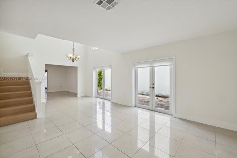 Снять в аренду виллу или дом в Майами, Флорида 4 спальни, 220.74м2, № 2043549 - фото 3