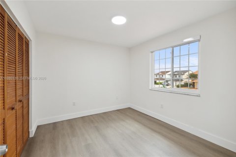 Снять в аренду виллу или дом в Майами, Флорида 4 спальни, 220.74м2, № 2043549 - фото 11