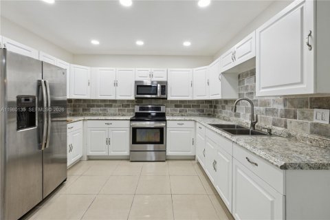 Снять в аренду виллу или дом в Майами, Флорида 4 спальни, 220.74м2, № 2043549 - фото 5