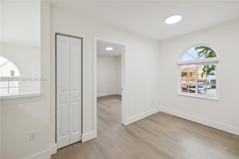 Снять в аренду виллу или дом в Майами, Флорида 4 спальни, 220.74м2, № 2043549 - фото 10