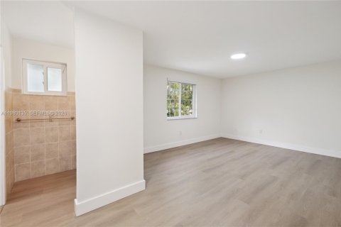 Снять в аренду виллу или дом в Майами, Флорида 4 спальни, 220.74м2, № 2043549 - фото 18