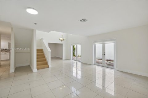 Снять в аренду виллу или дом в Майами, Флорида 4 спальни, 220.74м2, № 2043549 - фото 2