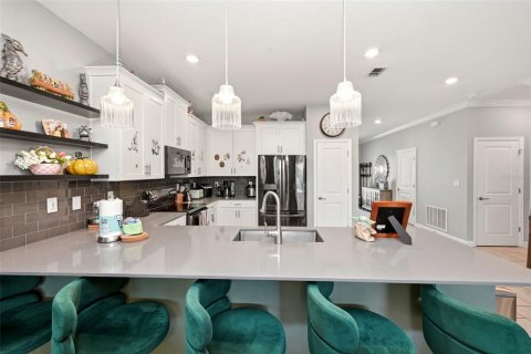 Casa en venta en Kissimmee, Florida, 7 dormitorios, 371.05 m2 № 2121674 - foto 18
