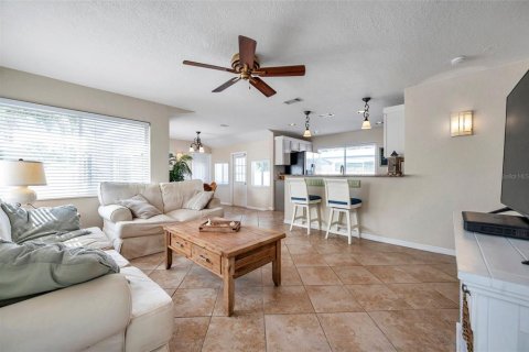 Villa ou maison à louer à Gulfport, Floride: 2 chambres, 102.56 m2 № 1669873 - photo 6