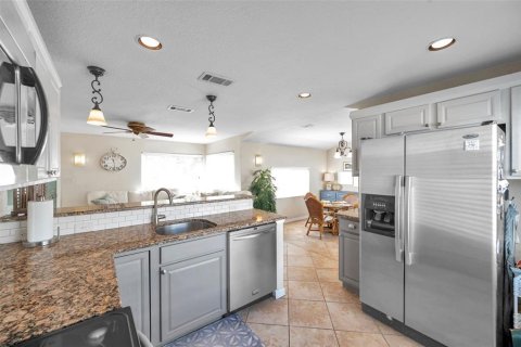 Casa en alquiler en Gulfport, Florida, 2 dormitorios, 102.56 m2 № 1669873 - foto 14
