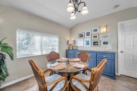Casa en alquiler en Gulfport, Florida, 2 dormitorios, 102.56 m2 № 1669873 - foto 19