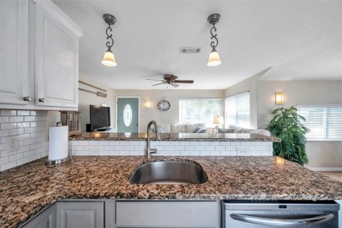 Villa ou maison à louer à Gulfport, Floride: 2 chambres, 102.56 m2 № 1669873 - photo 16