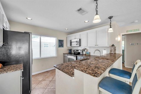Casa en alquiler en Gulfport, Florida, 2 dormitorios, 102.56 m2 № 1669873 - foto 13