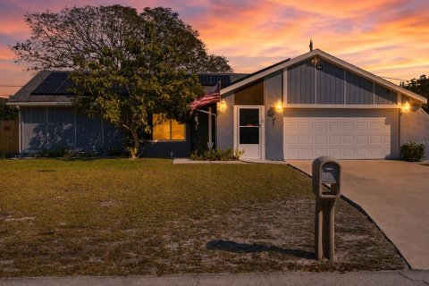Villa ou maison à Deltona, Floride 3 chambres, 116.5 m2 № 2302207