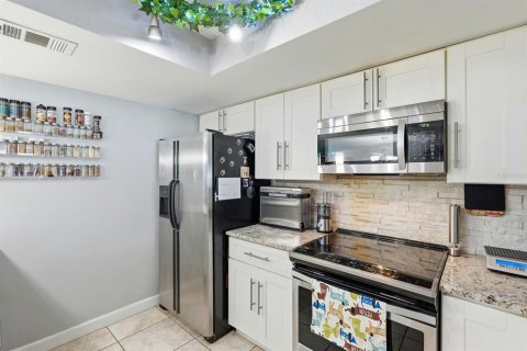 Villa ou maison à vendre à Deltona, Floride: 3 chambres, 116.5 m2 № 2302207 - photo 12