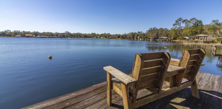 House in Interlachen, Florida 2 bedrooms, 59.83 sq.m. № 843308