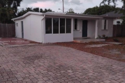 House in Pompano Beach, Florida 3 bedrooms, 95.69 sq.m. № 2068213