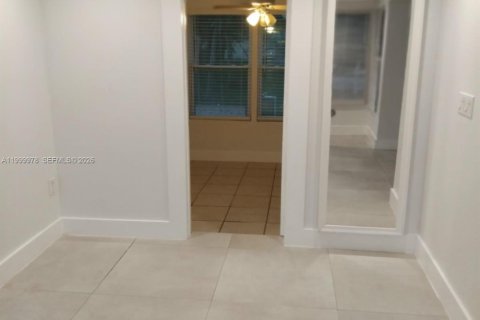 House in Pompano Beach, Florida 3 bedrooms, 95.69 sq.m. № 2068213 - photo 9