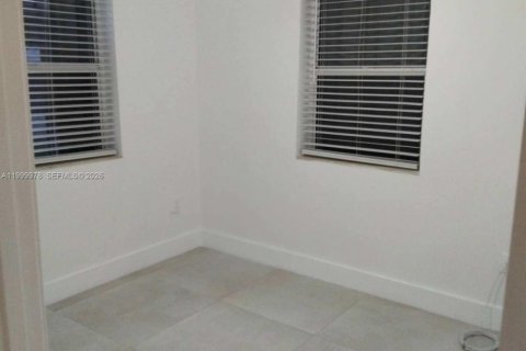 House in Pompano Beach, Florida 3 bedrooms, 95.69 sq.m. № 2068213 - photo 6