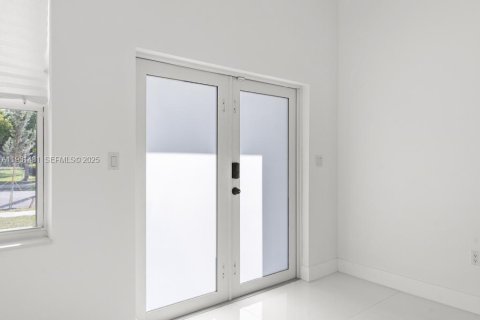 Купить виллу или дом в Майами, Флорида 3 спальни, 136.57м2, № 1990106 - фото 4