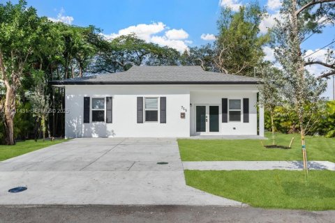 Купить виллу или дом в Майами, Флорида 3 спальни, 136.57м2, № 1990106 - фото 1