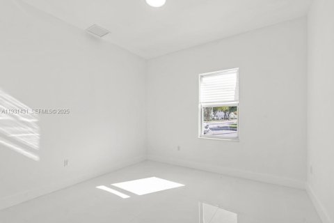 Купить виллу или дом в Майами, Флорида 3 спальни, 136.57м2, № 1990106 - фото 16