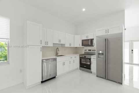 Купить виллу или дом в Майами, Флорида 3 спальни, 136.57м2, № 1990106 - фото 7