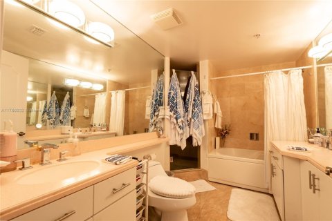Copropriété à vendre à Bay Harbor Islands, Floride: 2 chambres, 150.5 m2 № 1701527 - photo 8