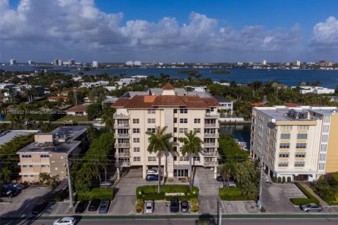 Copropriété à vendre à Bay Harbor Islands, Floride: 2 chambres, 150.5 m2 № 1701527 - photo 16