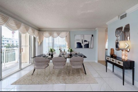 Copropriété à vendre à Bay Harbor Islands, Floride: 2 chambres, 150.5 m2 № 1701527 - photo 1