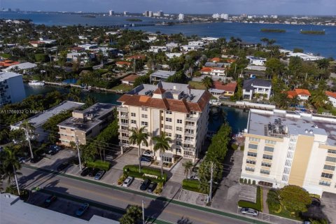 Copropriété à vendre à Bay Harbor Islands, Floride: 2 chambres, 150.5 m2 № 1701527 - photo 15