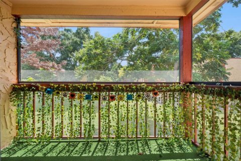 Condo in Orlando, Florida, 2 bedrooms № 2383470 - photo 23