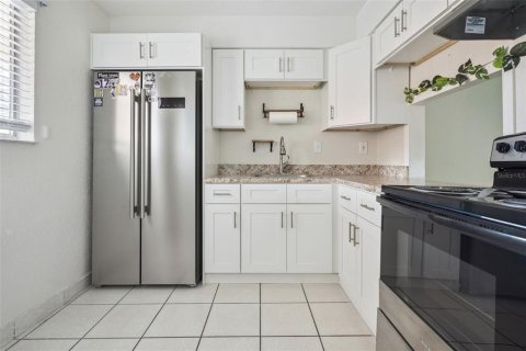 Condo in Orlando, Florida, 2 bedrooms № 2383470 - photo 13