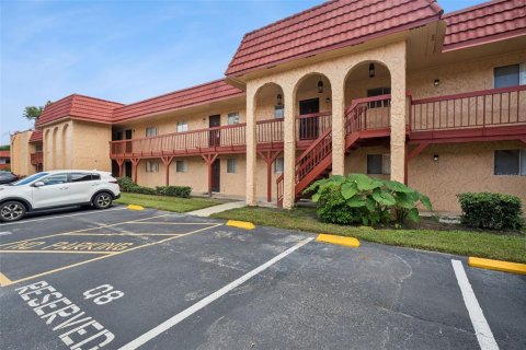 Condo in Orlando, Florida, 2 bedrooms № 2383470 - photo 2